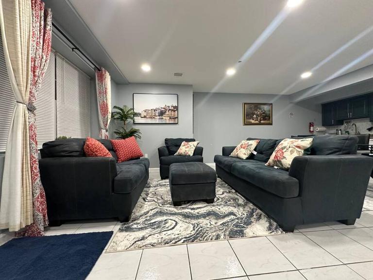 Luxury 2-Bedrooms 2-Bathrooms Near NYC/EWR - B&B Newark