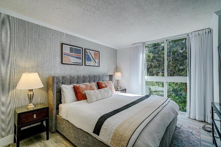Cute 1 bedroom unit located in Condo Hotel in the heart of Coconut Grove Free Parking - B&B Miami