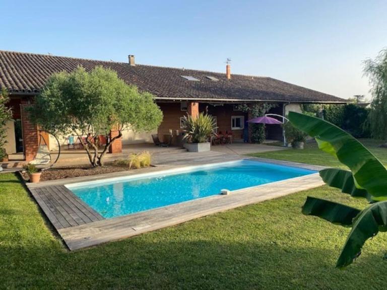 Logement familial « Le Ribet » - Bed and Breakfast Saint-Etienne-de-Tulmont
