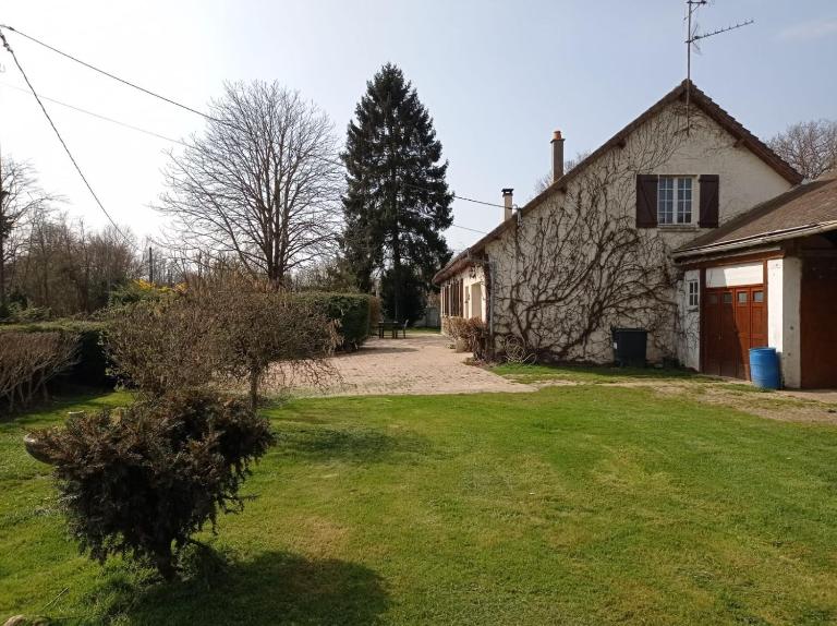 Belle maison de Campagne Confortable avec piscine, pétanque etc 17 couchages - Bed and Breakfast La Bazoche-Gouet