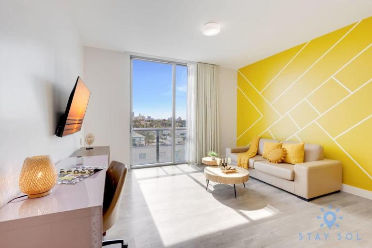 Lovely Apartment - Hollywood Beach - Rooftop Pool - Bed and Breakfast Hollywood