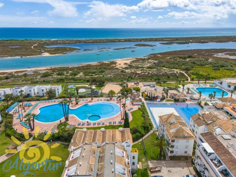 Sunny Golden 1BDR Apartment w Beach & Pool Access Included - B&B Cabanas de Tavira