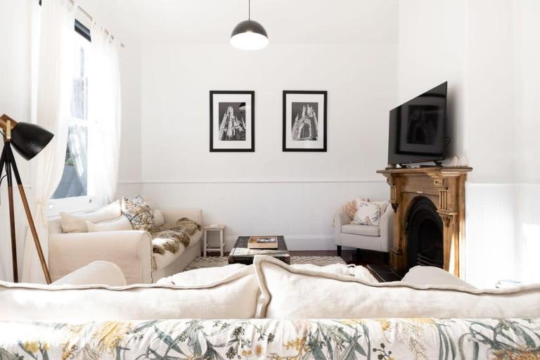 Charming Cottage Nestled in A Prime Location - B&B Launceston
