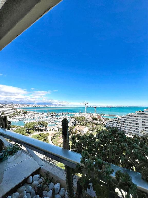 #101 MARINA RIVIERA BAY - Studio 30m2 avec terrasse vue Mer - B&B Villeneuve-Loubet
