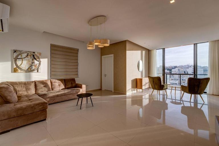 Stunning 3BED with views Mellieha by Homely - B&B Mellieha