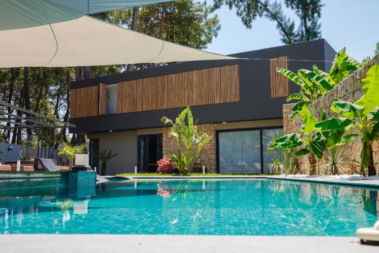 Modern Antalya Villa with Private Pool & Garden -10 Guests - B&B Yukarıkaraman