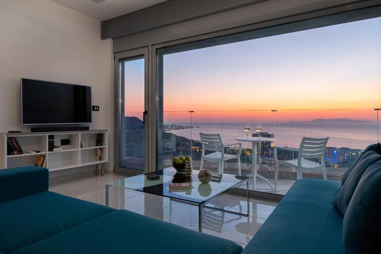 Rhodes SkyLine Suite with out Door Jacuzzi Sea View A1 - B&B Micsi