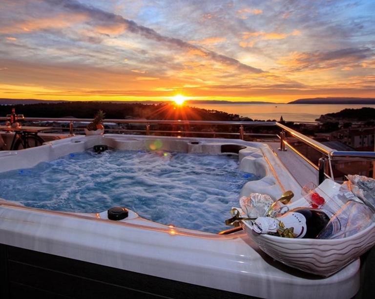 FUX LUXURY rooftop terrace JACUZZI & BBQ - Bed and Breakfast Zadar
