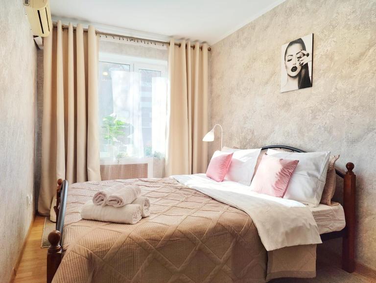 Двушка напротив ГУМа Маметова 21 угол Тулебаева 24 - Bed and Breakfast Almaty