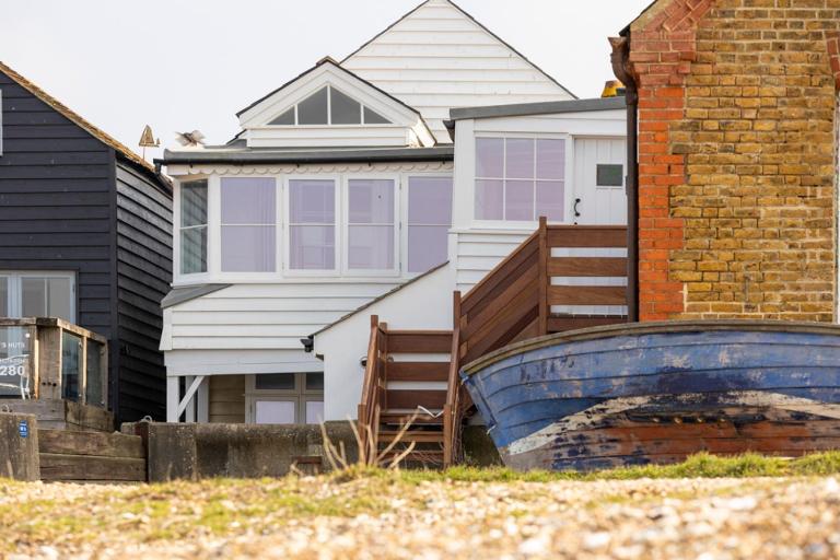 Stag Cottage, Sea wall - B&B Whitstable