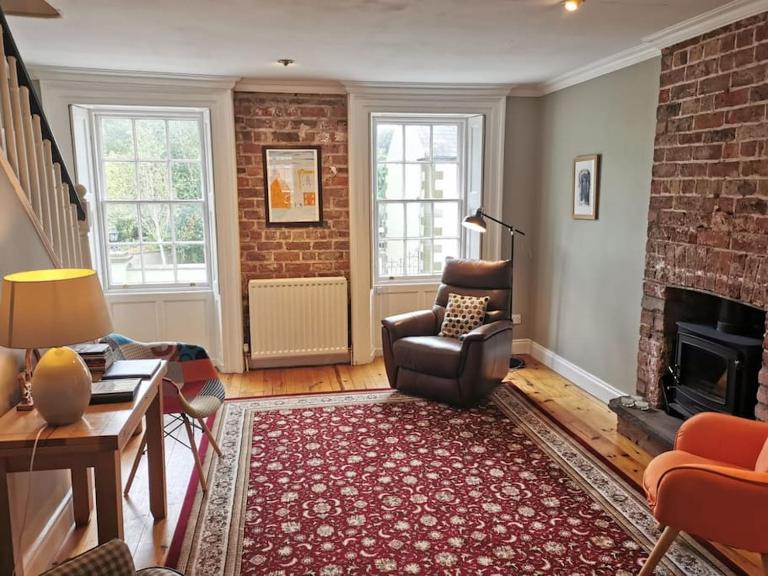 Spacious 3 Bedroom Apartment in Hillsborough, NI - B&B Hillsborough
