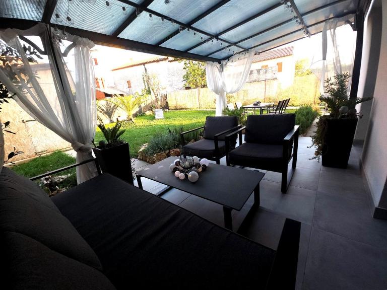 Holiday Home Onyx - Ferienwohnung Premantura