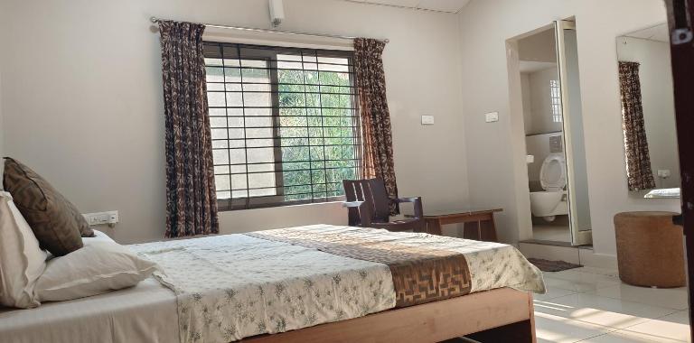 Sugamya Farm Guesthouse - Bed and Breakfast Sāgar