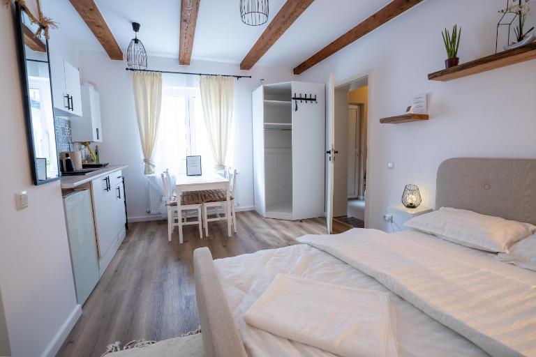Middle Studio - B&B Braşov
