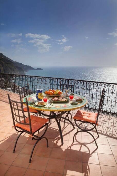 Flatiron app 2 by Sosòre Holiday Homes - Amalfi Coast - Chambres d'hôtes Praiano