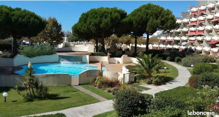 Studio a la mer piscine wifi parking clim - B&B La Grande-Motte