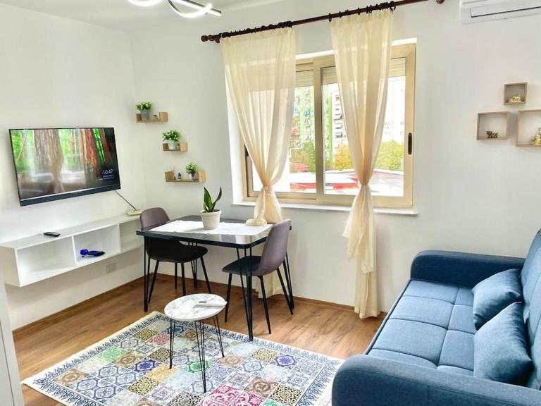 Central City Aden's House - Ferienwohnung Tirana