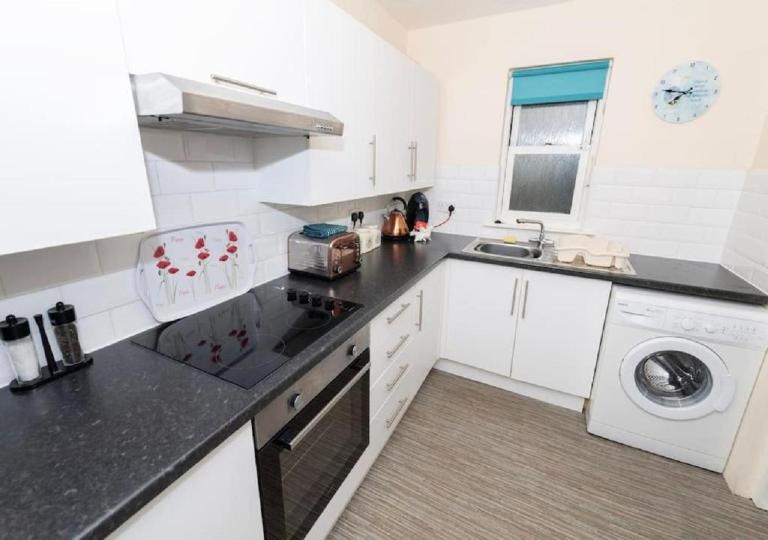 Puffin - Beautifully Furnished Double Bedroom Apartment - B&B Scarborough