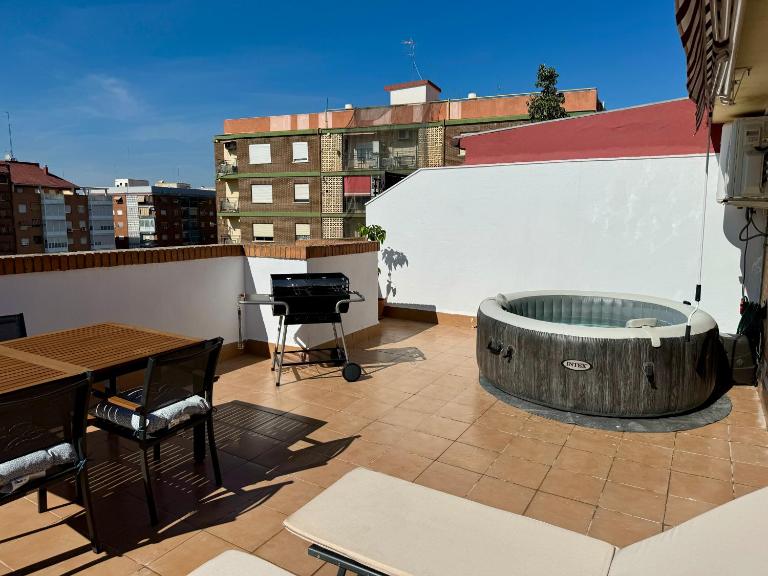 Your Long Stay Attic Home in Valencia - Chambres d'hôtes Valence