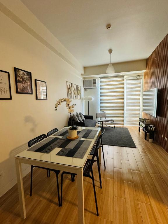 K&K The Modern Crib at Holland Park Condo Southwoods City - B&B Biñan