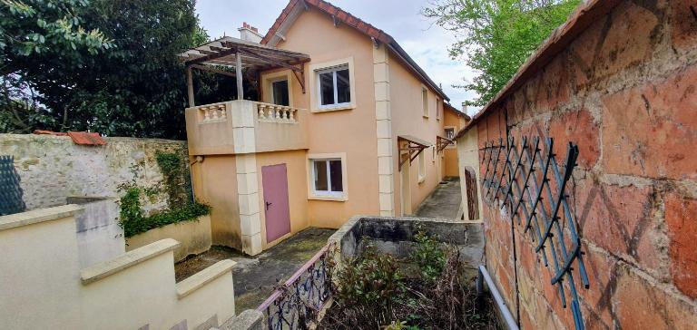 COQUELICOT - Spacieuse maison 172m2 - 4 chambres - Parking Privé & Wifi Gratuit - Bed and Breakfast Brunoy