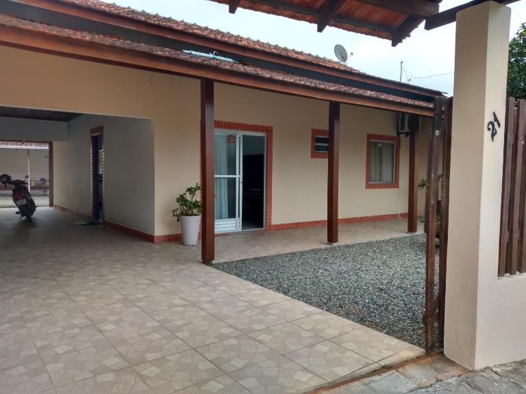 Casa de praia navegantes, próximo aeroporto - Bed and Breakfast Navegantes