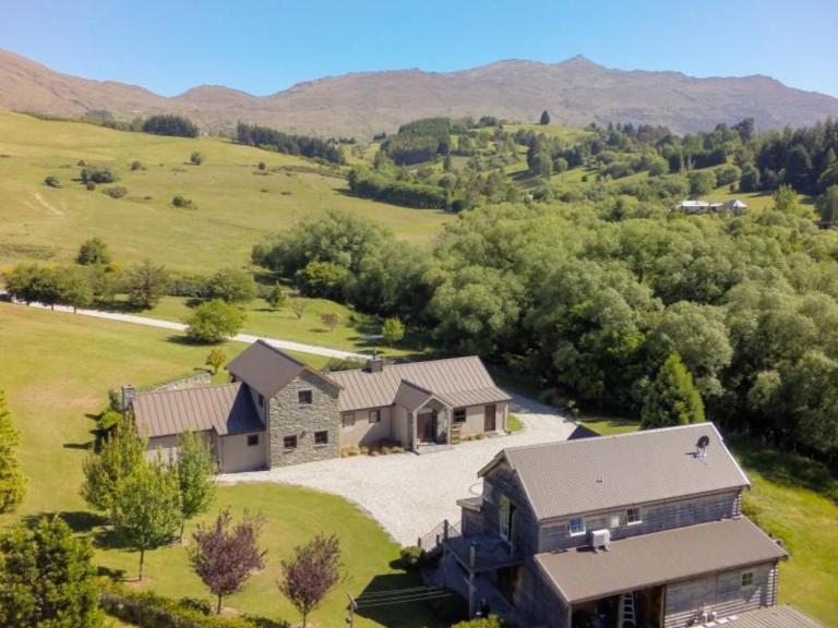 Three Thirty B & B - Bed and Breakfast Queenstown