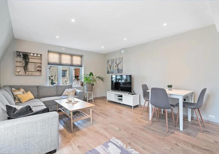 Stylish & Bright Penthouse - Office - Sentral - B&B Egersund
