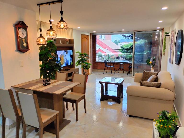 Lujoso, central, 100 m2, 3 camas, wifi, balcón 302 - Ferienwohnung Medellín