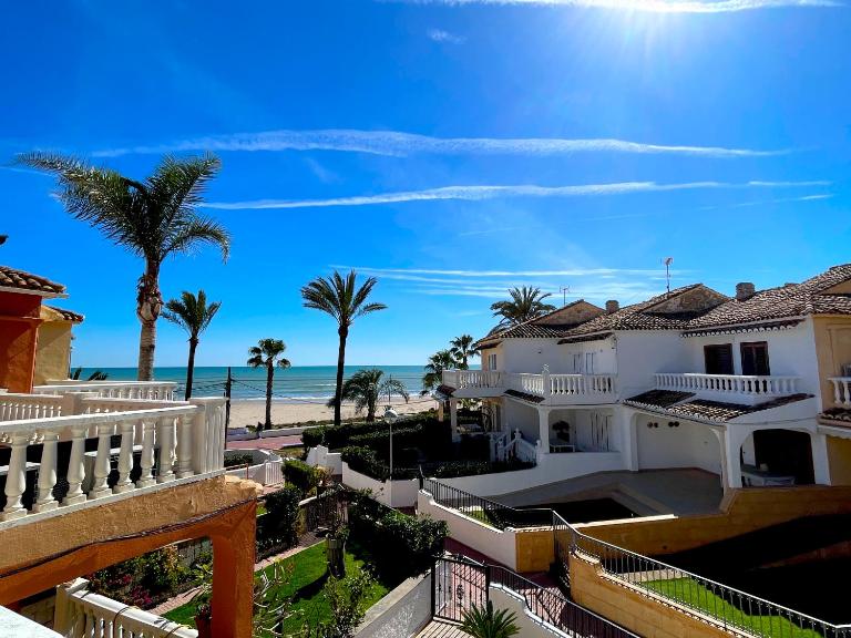 Bungalow on the beach 15 minutes from Valencia - B&B Valencia
