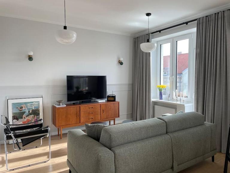 Oldtown Apt w/Balcony, free Pkg - Ferienwohnung Klaipėda