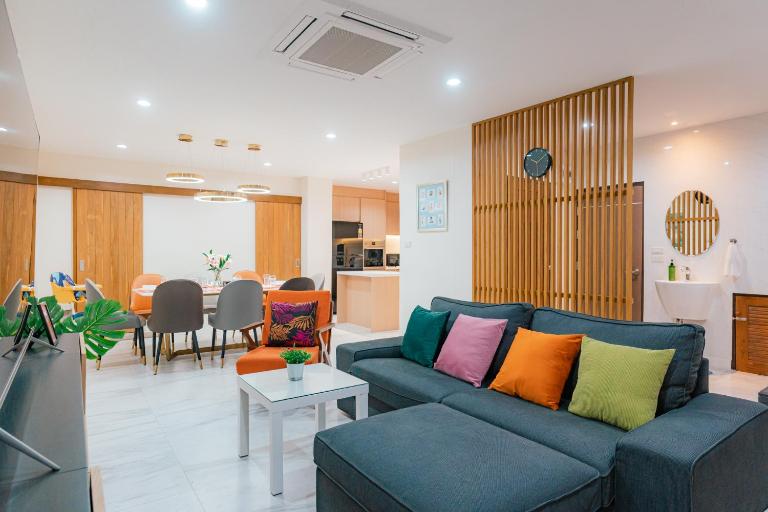 PRIME SUKHUMVIT MODERN HOME, Phrom Phong BTS, Em District, Up to 14 guests - B&B Bangkok