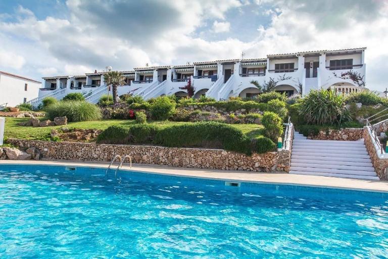 Lovely hideaway with pool and white sand beach - B&B Arenal d'en Castell