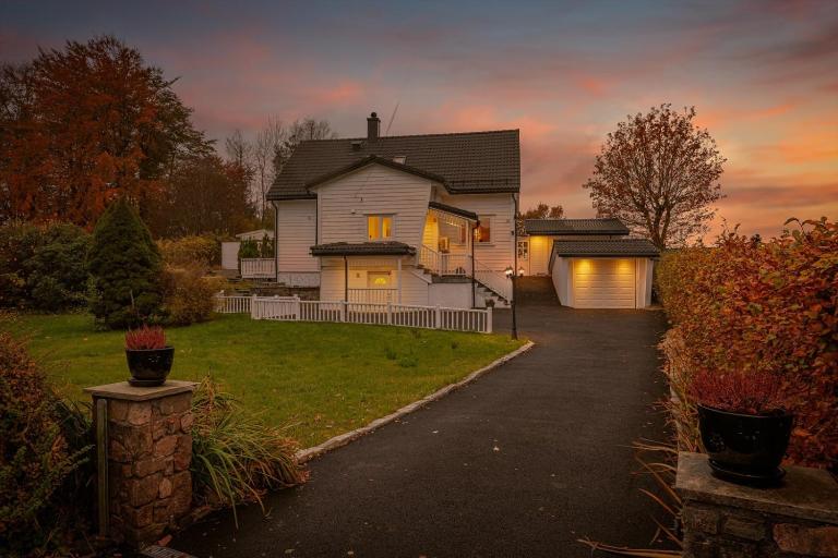 A beautiful 3-bedroom apartment with stunning views and free parking - B&B Bergen