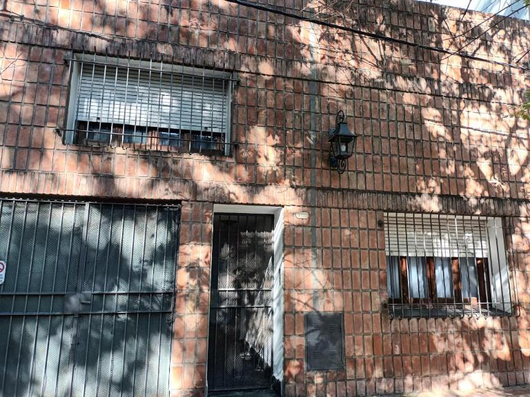 La Casa de al Lado con Garage !!! - B&B La Plata