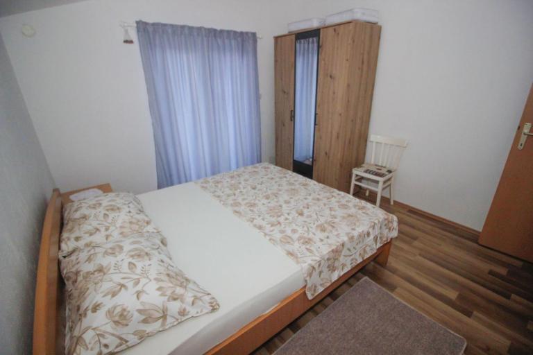Apartman Ladan - Ferienwohnung Omisalj