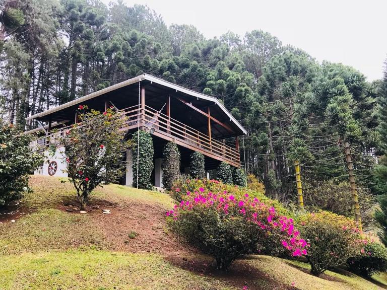 Casa dos Pinheiros Campos do Jordão - B&B Campos do Jordão