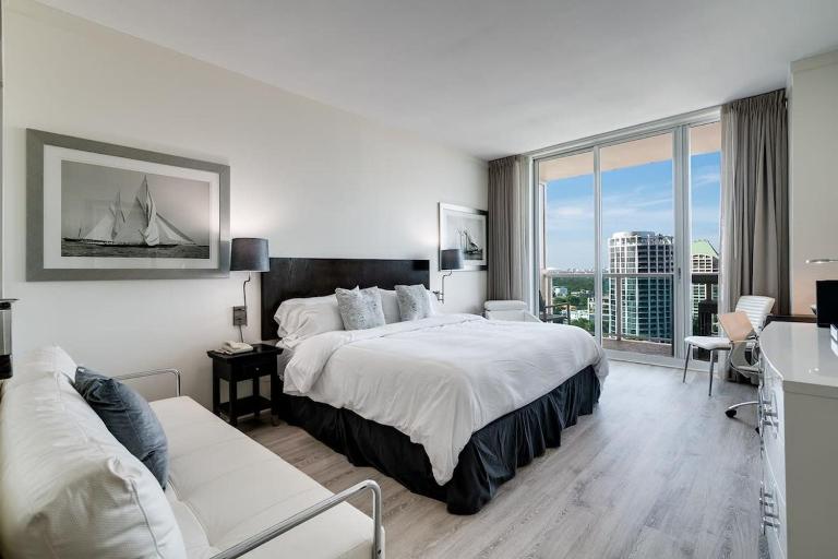 City View Balcony steps from Restaurants, Peacock Park & Marina - Ferienwohnung Miami