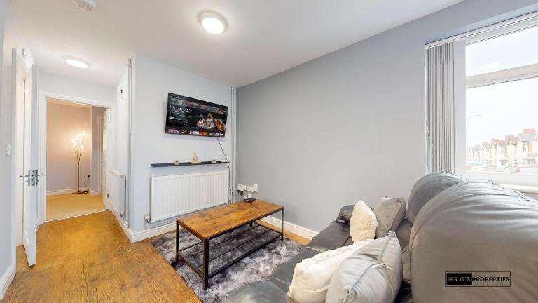 Cardiff city centre and free parking - B&B Cardiff