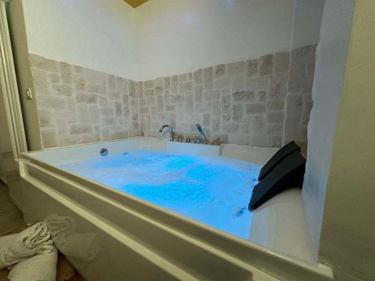 Le Plaisir Luxury Room con vasca idromassaggio - B&B Martina Franca