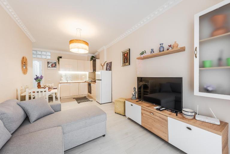 Helia's Cozy Apartment Qerret - B&B Golem