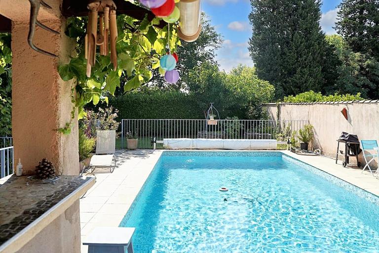 Appartement charmant proche d'Avignon avec piscine privée - Bed and Breakfast Le Pontet