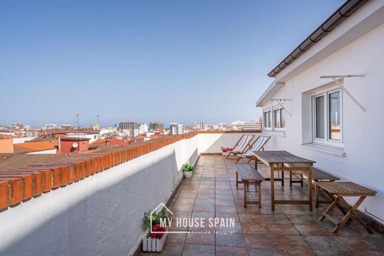 MyHouseSpain - Ático con gran terraza en Gijón - B&B Gijón