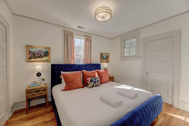 The Jewel of Bull St. Upstairs - B&B Columbia