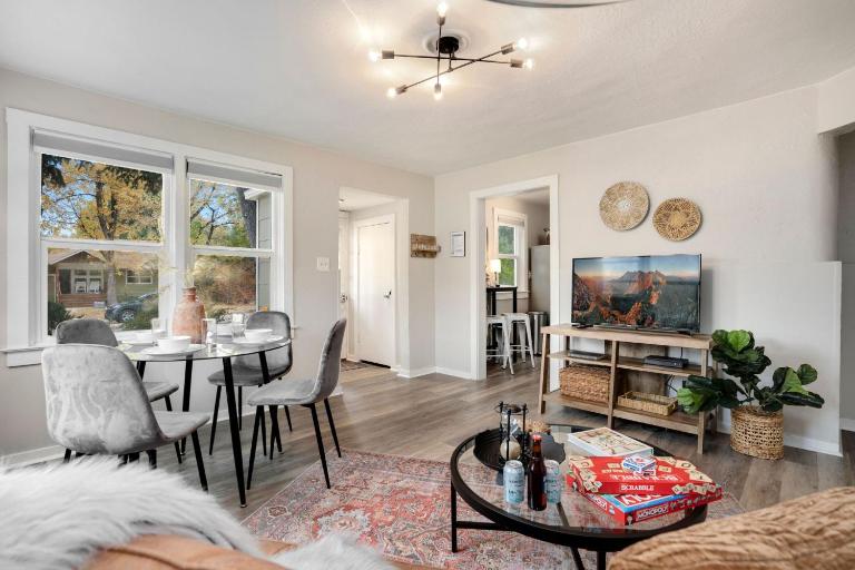 Charming Old Town Bungalow with Free Cruiser Bikes - B&B Fort Collins
