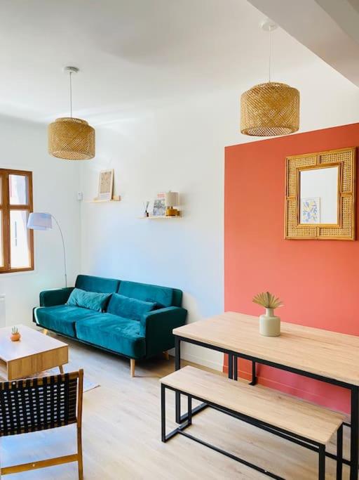 T3 Spacieux - Proche gare - Entièrement rénové - Bed and Breakfast Marseille
