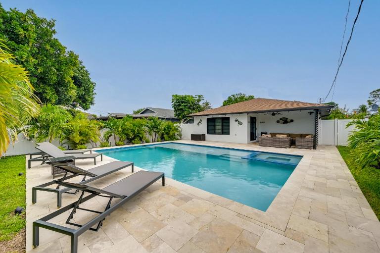 Walk to Beach: Getaway w/ Pool in Naples! - Ferienwohnung Naples (Florida)