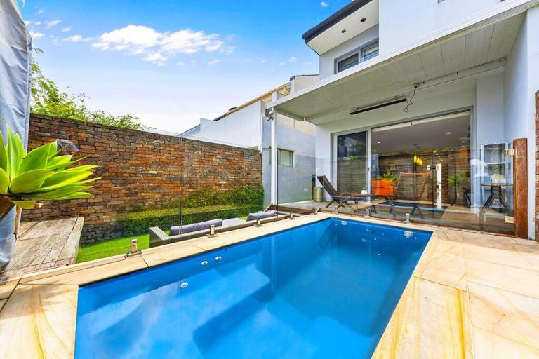 Convenient 4BR with Private Pool close to Airport - B&B Sídney