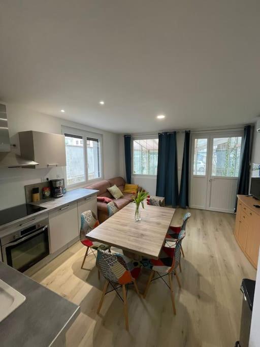Appartement T3 avec jardin et véranda - Chambres d'hôtes Saint-Priest