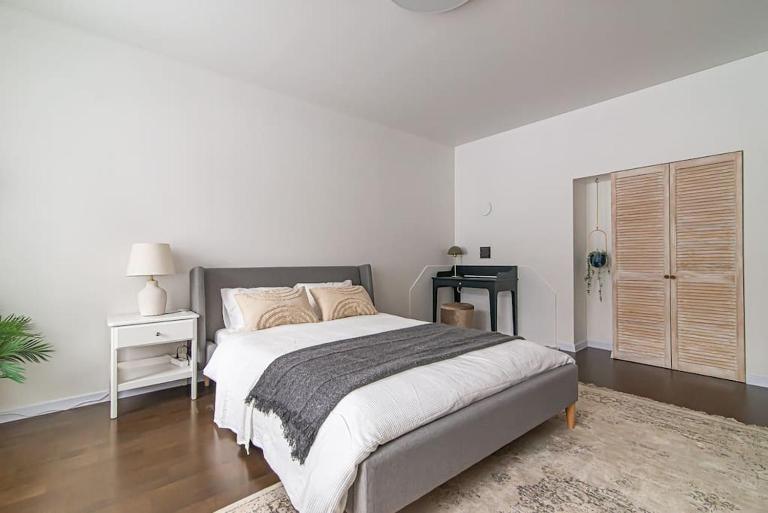 Stylish & Cozy Uzupis Apartment by URBAN RENT - B&B Vilna